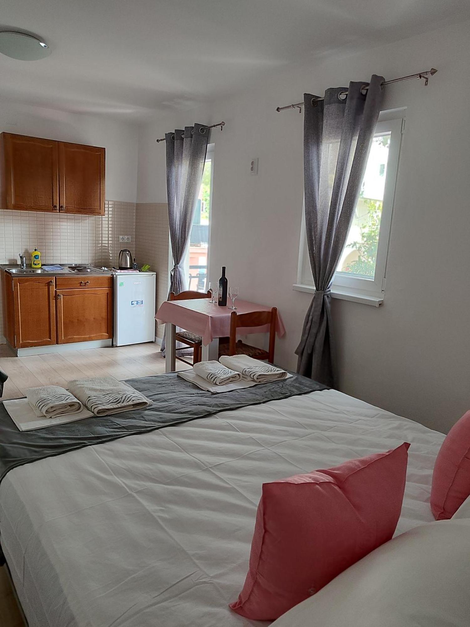 Apartments Glibic ザオストログ エクステリア 写真